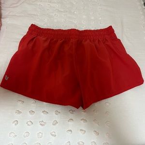 VUORI SHORTS - SIZE M
